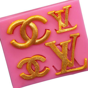 COPY - Louie Vittone & Chanel Logo Designer Silic…